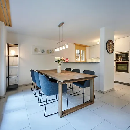 Great Location, Spacious, Views, Modern Lejlighed *