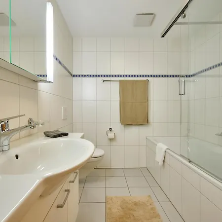 Great Location, Spacious, Views, Modern Lägenhet *