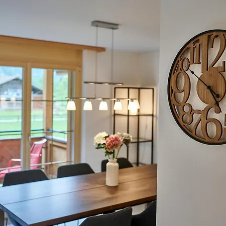Great Location, Spacious, Views, Modern Daire Lauterbrunnen