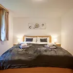 Great Location, Spacious, Views, Modern Lägenhet